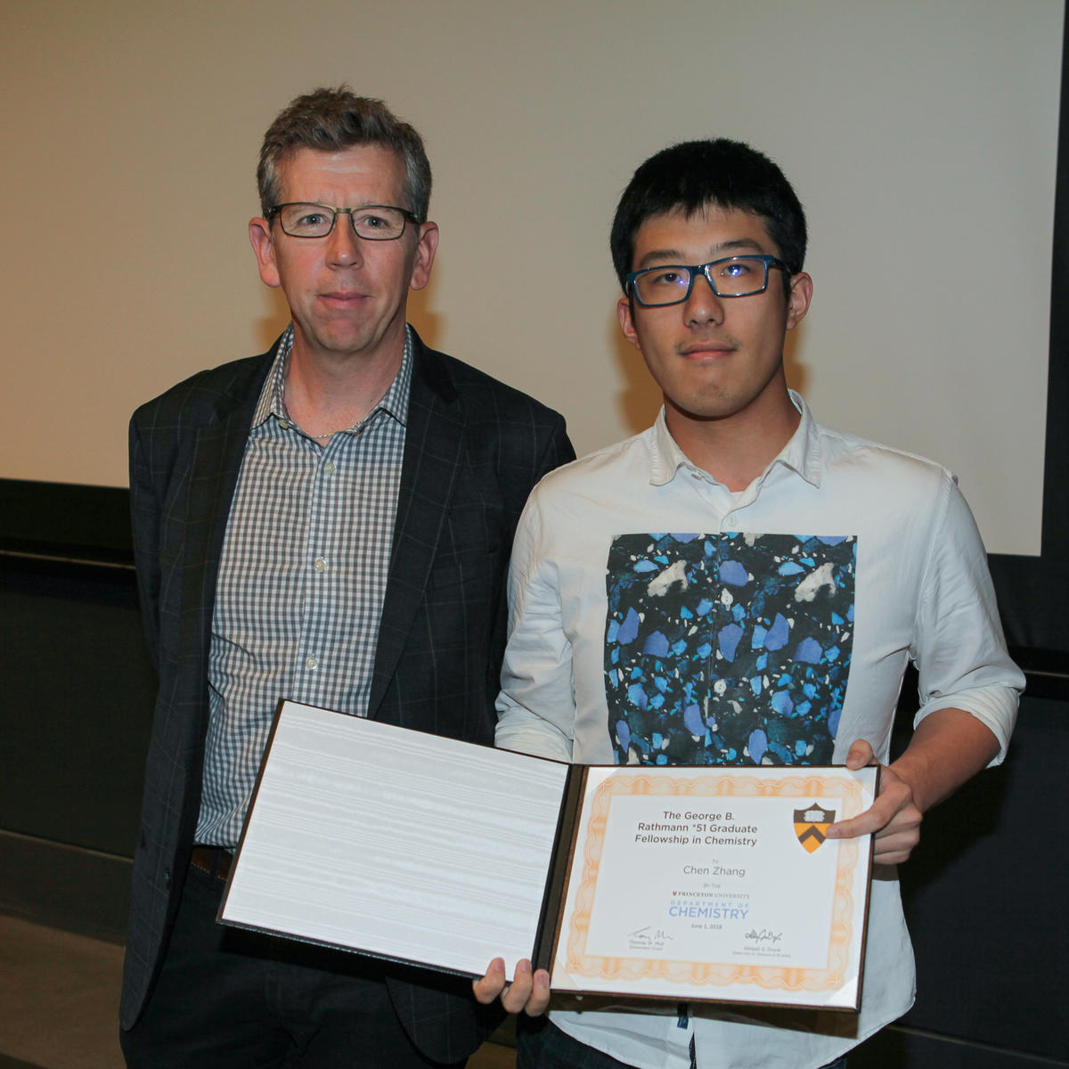 Tom Muir and Chen Zhang (Seyedsayamdost lab), recipient of The George B. Rathmann *51 Graduate Fellowship in Chemistry