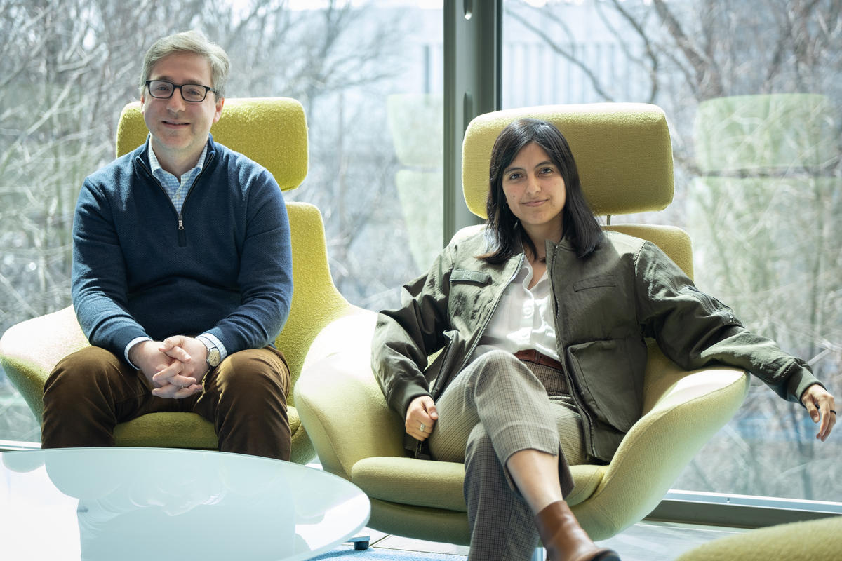 Assistant Professor of Chemistry Ralph Kleiner and graduate student Emilia Argüello in Frick Lab.